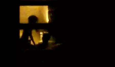 ברונטית מצלמות סקס צפייה ישירה חינם מלטפת ברונטית זקנה במקום העבודה