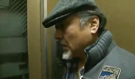 רייצ ' סקס צפיה ישירה ל הרזה היקרה שוכבת עם גבר בפארק.