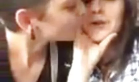 ברונטית ובלונדינית יושבת על זין סרטוני סקס לצפיה חינם ופנים של גבר