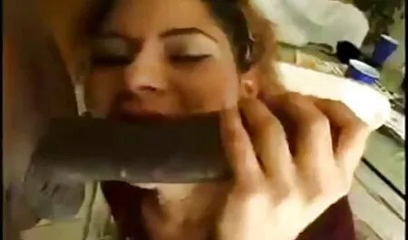 מופע ארוטי עם היופי של הג ' ינג ' צפיה ישירה בסרטי סקס ית הצעירה.
