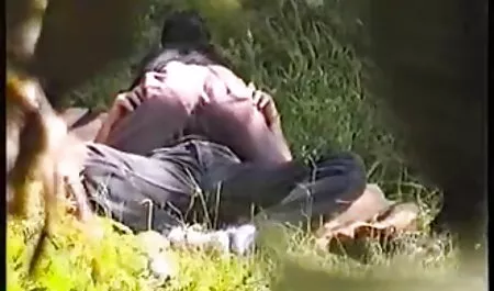 גבר קושר אישה יפנית במיטה ומזיין סרטי סקס לצפייה חינם אותה.