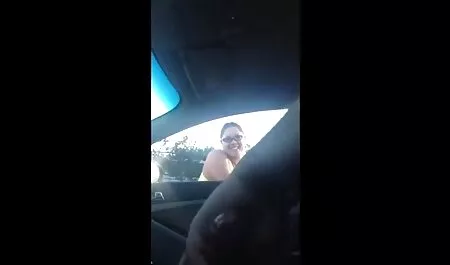 לחברה בוגרת יש אישה צעירה שביישנית סרטי פורנו לצפיה בחינם וגומרת בפה.