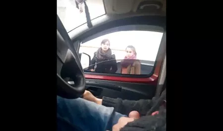 גבר שמטגן אישה צעירה הוא ג ' סרטים לצפייה ישירה בחינם סקס ינג ' י וגומר על פניה