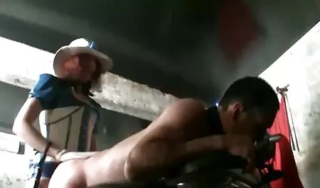 היופי נותן לחבר עוגה סרטי סקס לצפיה חינם ושם אותה בנרתיק שלה.
