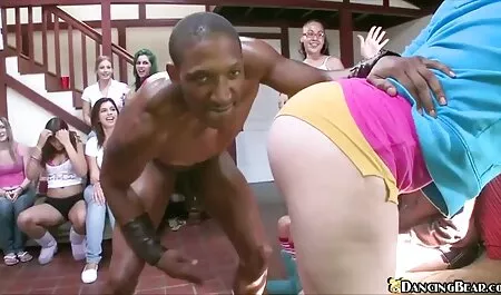 MILF הג ' פורנו נשים מבוגרות מוצצות לצפיה חינם ינג ' ית רוצה לשחרר אותה משבי