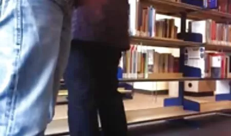 סקס כדורגלן סקסי עם מאמן ליד מגרש צפייה ישירה סקס הפוטבול.