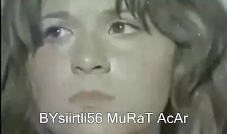 בנות מצלמות סקס צפייה ישירה חינם שמלאות תשוקה דופקות את עצמן עם סטרפון.