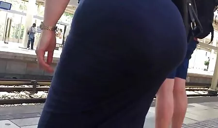 גבר צעיר סרטי סקס מלאים לצפיה ישירה הכה דודה שכבר מבוגר בעוד בנה לא היה בבית