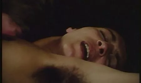 נשים חרמניות מורידות את התחתונים הנחמדים שלה ודופקות סרטי סקס חינם לצפייה ישירה את הנרתיק שלה עם האצבעות.