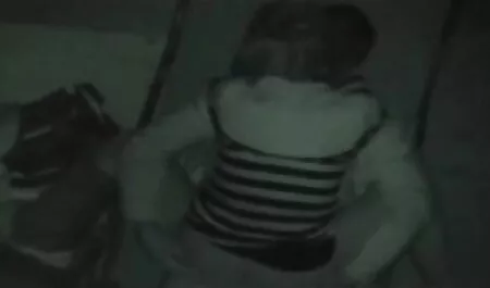 רד-האד ראה את הבחור סרטי סקס מלאים לצפיה ישירה דוחף אצבעות ועוזר לו.