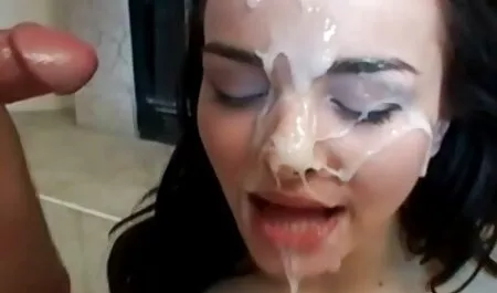 אוננות אישה יפה סרטי סקס צפיה ישירה חינם שאינה מציאותית על הספה