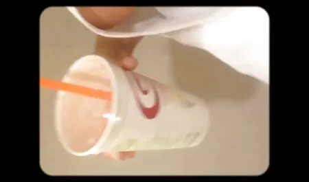 מצלמה סרטי פורנו לצפיה בחינם נסתרת בחנות מצלמת בחורה מודדת בגדים