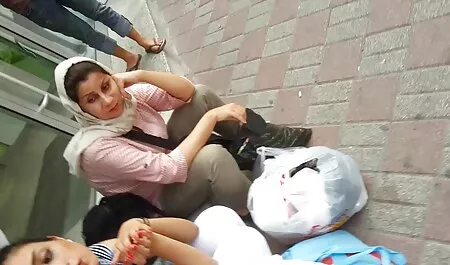 יופי בגרביונים סקסיים ולבני נשים מלטפים אחד את סרטי סקס לצפיה ישרה השני בתשוקה