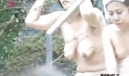 פלפל שחור מטגן אישה שחורה בכיסא נוח. אתרי פורנו לצפייה ישירה