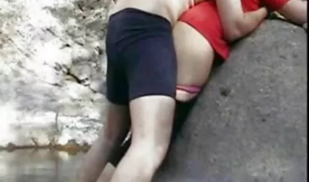 איש סרטים לצפייה ישירה פורנו שחור ושמן משתוקק לכופתאות ממולאות חמות.