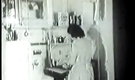 בשובו מהאוניברסיטה, סרטי פורנו לצפיה בחינם סטודנטים לאונן על כיסא נוח