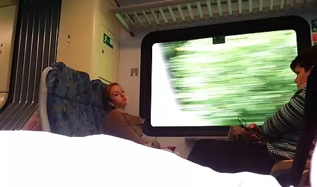 שיער שחור נכנס לדילדו סרטוני סקס צפיה ישירה האהוב בכוס שעיר