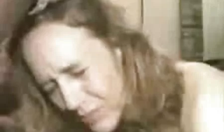 ג ' סיקה מורידה את בגד הים שלה ומאוננת על ויברטור לכוס סקס חינם לצפייה ישירה