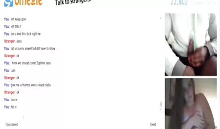 כספים מביאים את החבר שלו צפייה ישירה סקס ומתעסקים איתו ועם בעלה.