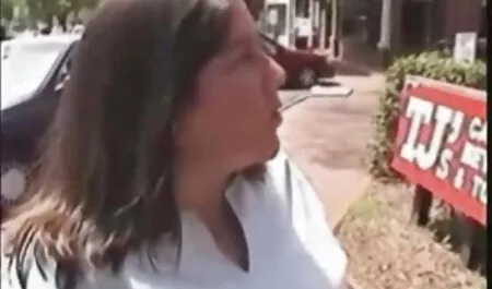 הולך עירום על צפייה ישירה סרטי סקס קצה הנהר