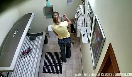 אורגזמה לוהטת כשעושים סקס עם מכונת הסקס. מצלמות סקס צפייה ישירה חינם