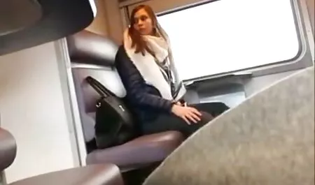זונה בת 18 מוצצת לאדם אחד. סקס לצפייה חינם