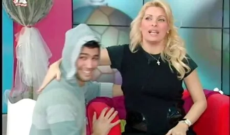 אליזבת מזדיינת עם האה בתנוחת בוקרת. סקס לצפיה ישרה