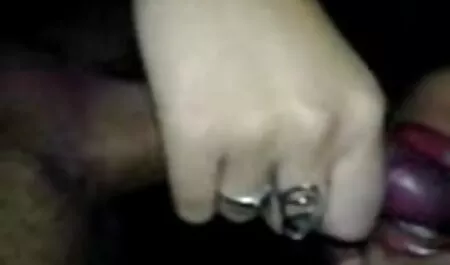 Bbw שולטת סרטוני פורנו לצפייה ישירה אפרוחים קשור ולשים את רגלה בפה