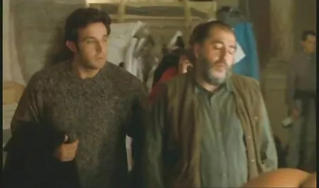 אסיאתית, סקס לצפיה ישרה בחינם שחומה, מהממת, עם אוננות בכוס במיטה.