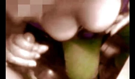 ג ' ינג ' ית סרטוני פורנו לצפייה ישירה פותחת נרתיק ואצבעותיה