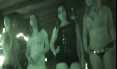 נשים סקסיות בנות שנה סרטי סקס מלאים לצפיה ישירה משחקות עם שתי לסביות לטקס